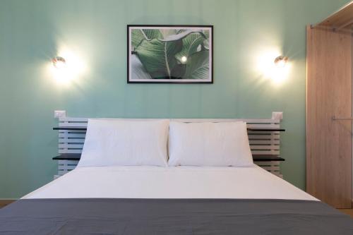 domina guest house luxory room