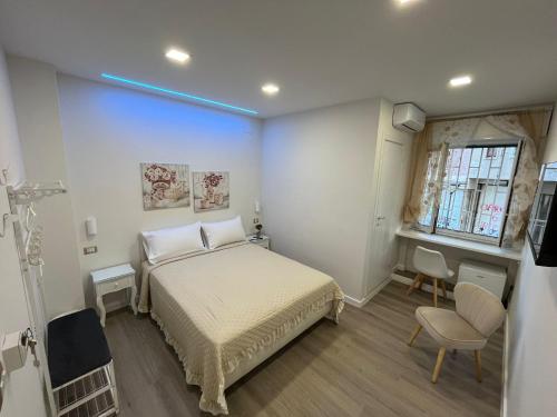 f rooms napoli via sementini