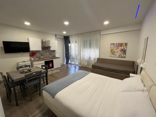 F.Rooms Napoli Via Sementini,,2 star