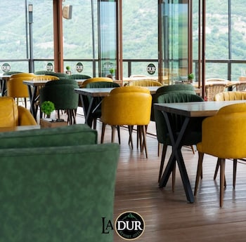 ladur resort hotel