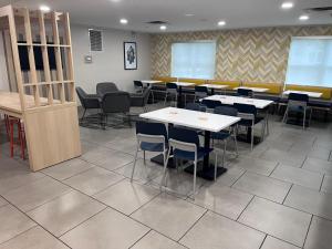 City Express By Marriott Louisville Southeast,,3 star