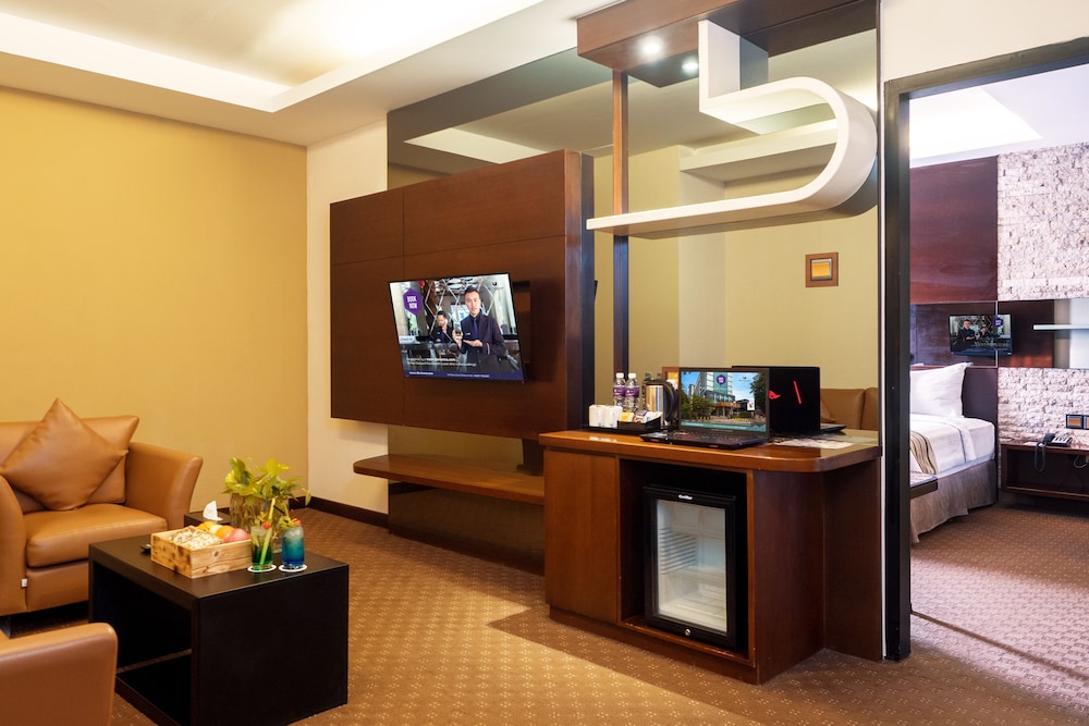 fox hotel nagoya batam