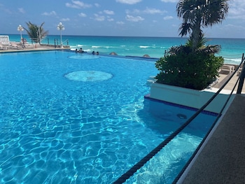 cancun plaza condo mexico