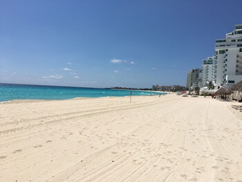 cancun plaza condo mexico