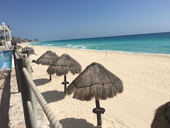 cancun plaza condo mexico
