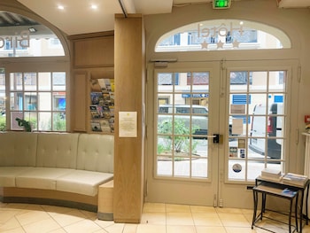 Brit Hotel Confort Le Revest Sainte Maxime,,3 star