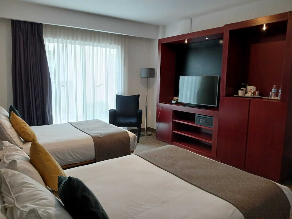 sheraton leon