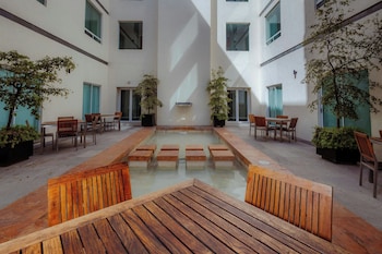 sheraton leon