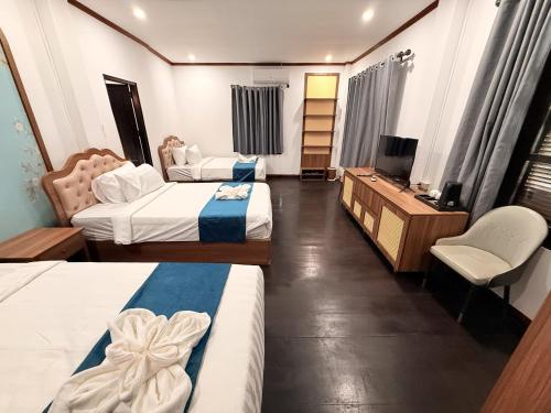 vangvieng night market resort
