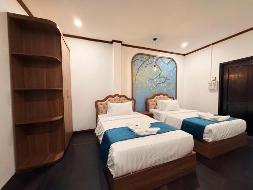 vangvieng night market resort