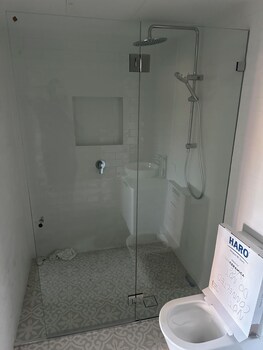 Camden Hotel,,3 star