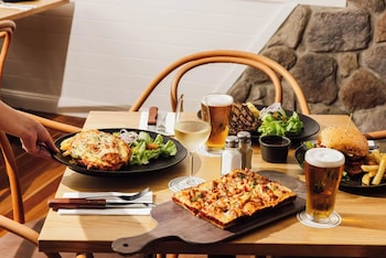 commercial hotel boonah