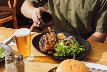 commercial hotel boonah