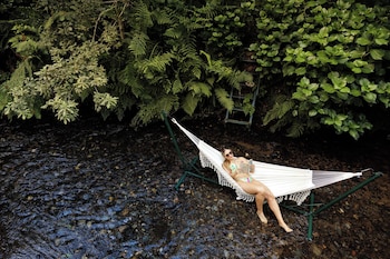 beandsee in river