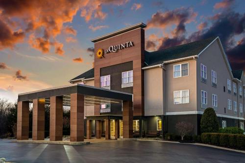 La Quinta Inn & Suites By Wyndham Lebanon,Nashville>>Lebanon,2.5 star