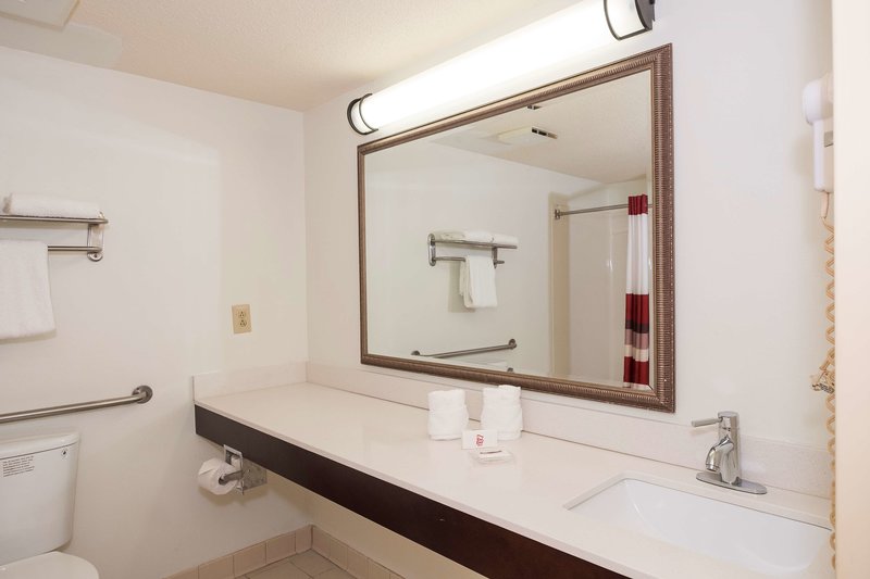 red roof inn and suites stafford va