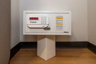 red roof inn and suites stafford va