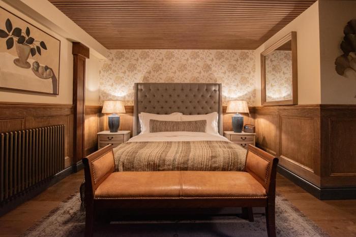 the waterway pub and rooms