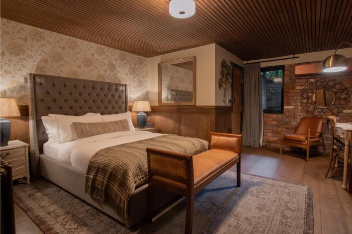 the waterway pub and rooms