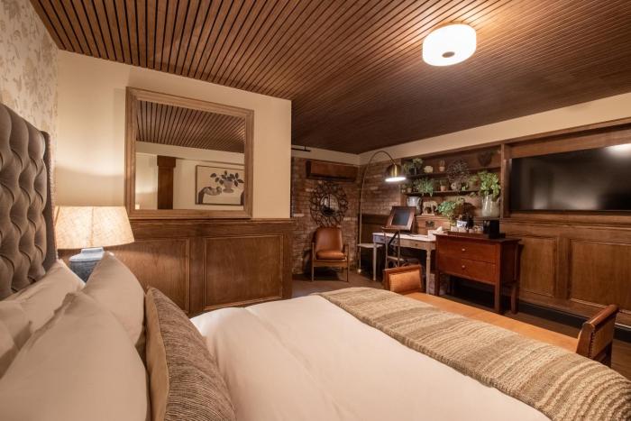 the waterway pub and rooms