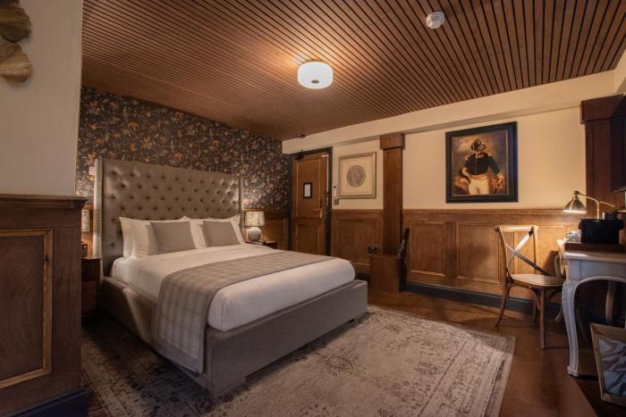 the waterway pub and rooms