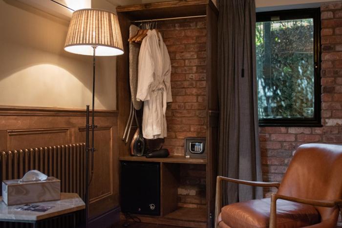 the waterway pub and rooms