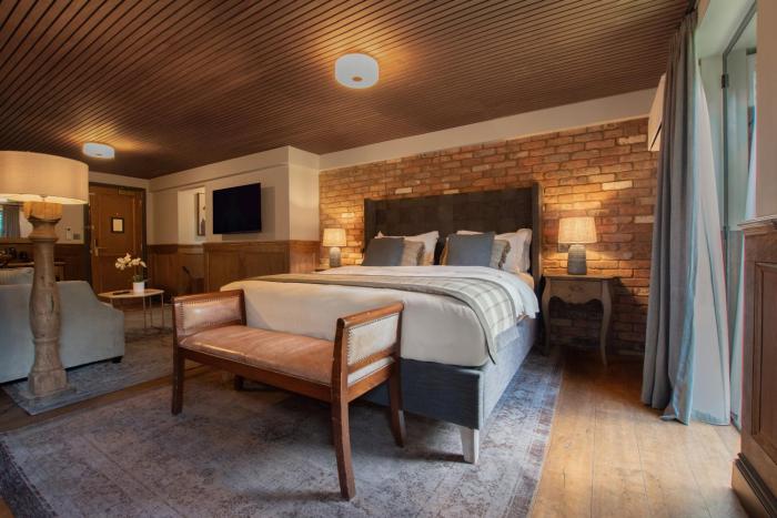 the waterway pub and rooms