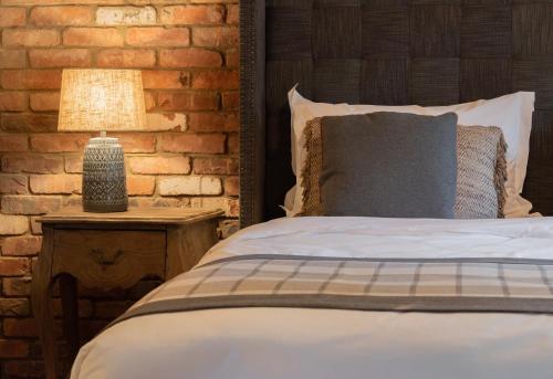 the waterway pub and rooms