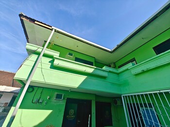 roomy guesthouse