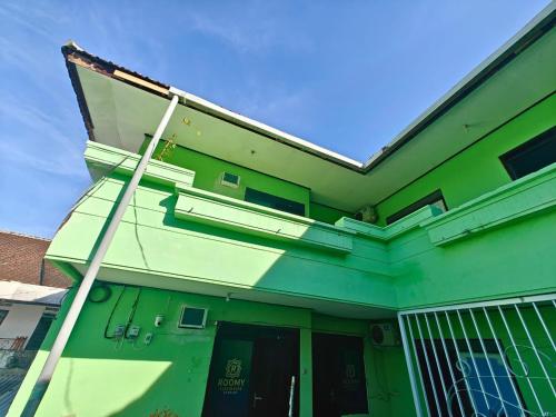 roomy guesthouse