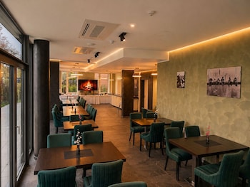 Lillys Hotel Munchen-Unterschleißheim,,3 star