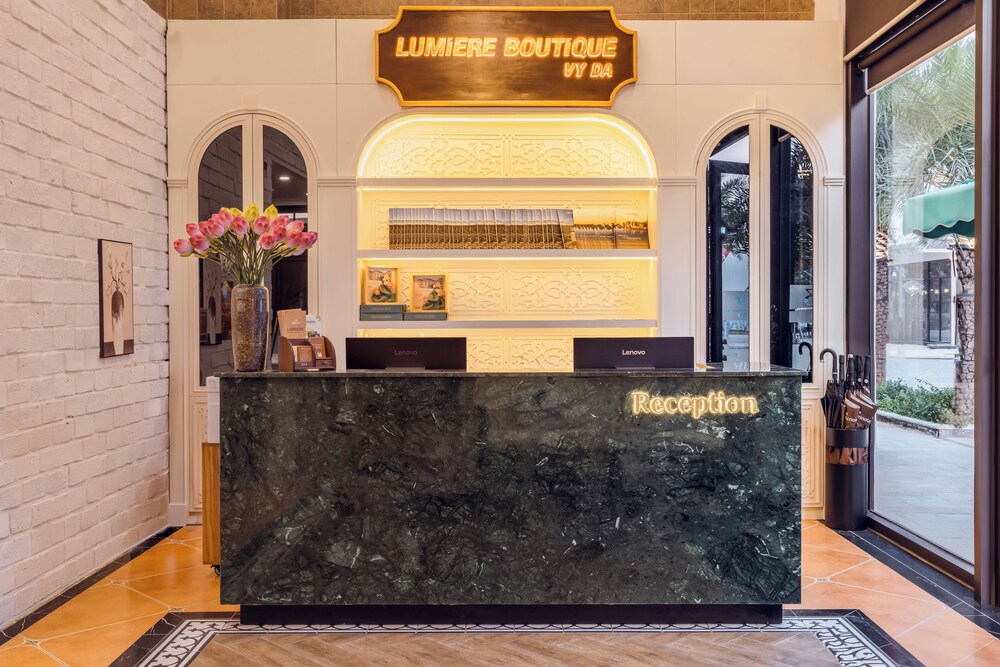 lumiere boutique vy da