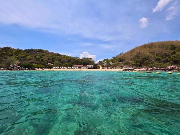 ta yai beach resort