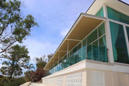 ta yai beach resort