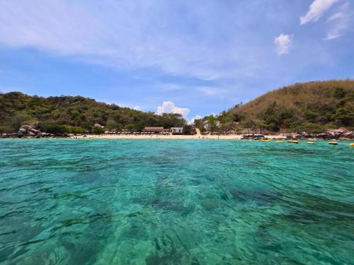 ta yai beach resort