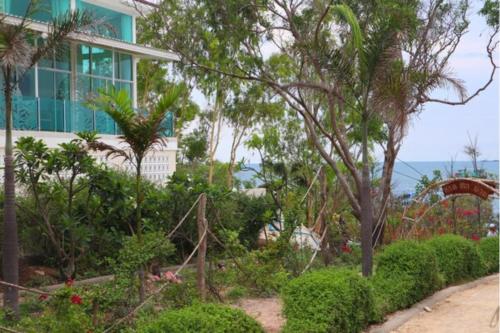 ta yai beach resort