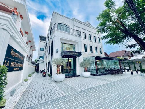 La Mella Hotel Thakhek,,3 star