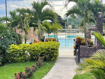 Mahawi Resort,,3 star