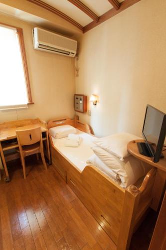 capsule inn osaka caters to men