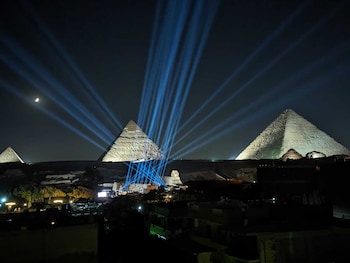 pyraking pyramids view inn