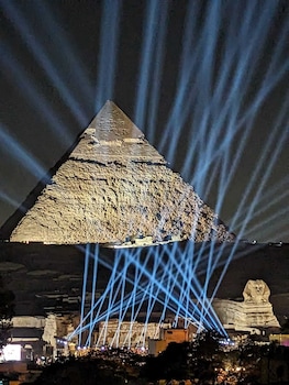 pyraking pyramids view inn