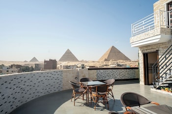 pyraking pyramids view inn