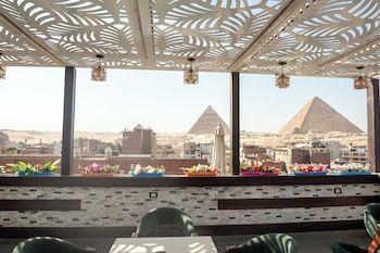 pyraking pyramids view inn