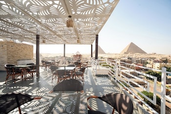 pyraking pyramids view inn