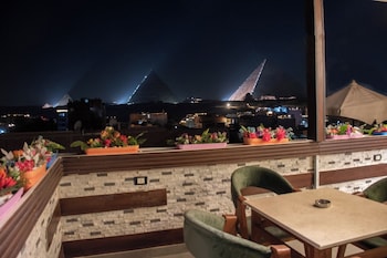 pyraking pyramids view inn
