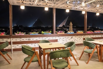 pyraking pyramids view inn