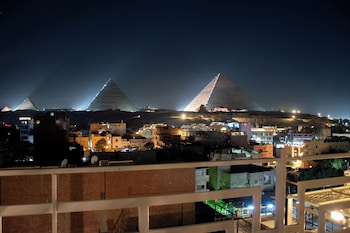 pyraking pyramids view inn