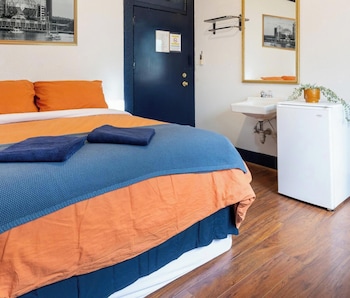 The Guesthouse Vancouver Downtown,,2 star