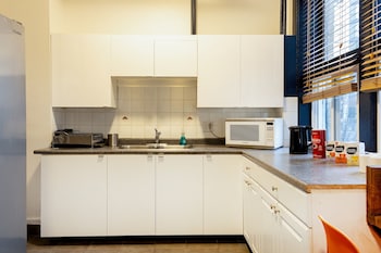 The Guesthouse Vancouver Downtown,,2 star
