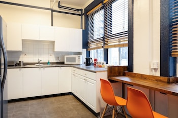 The Guesthouse Vancouver Downtown,,2 star